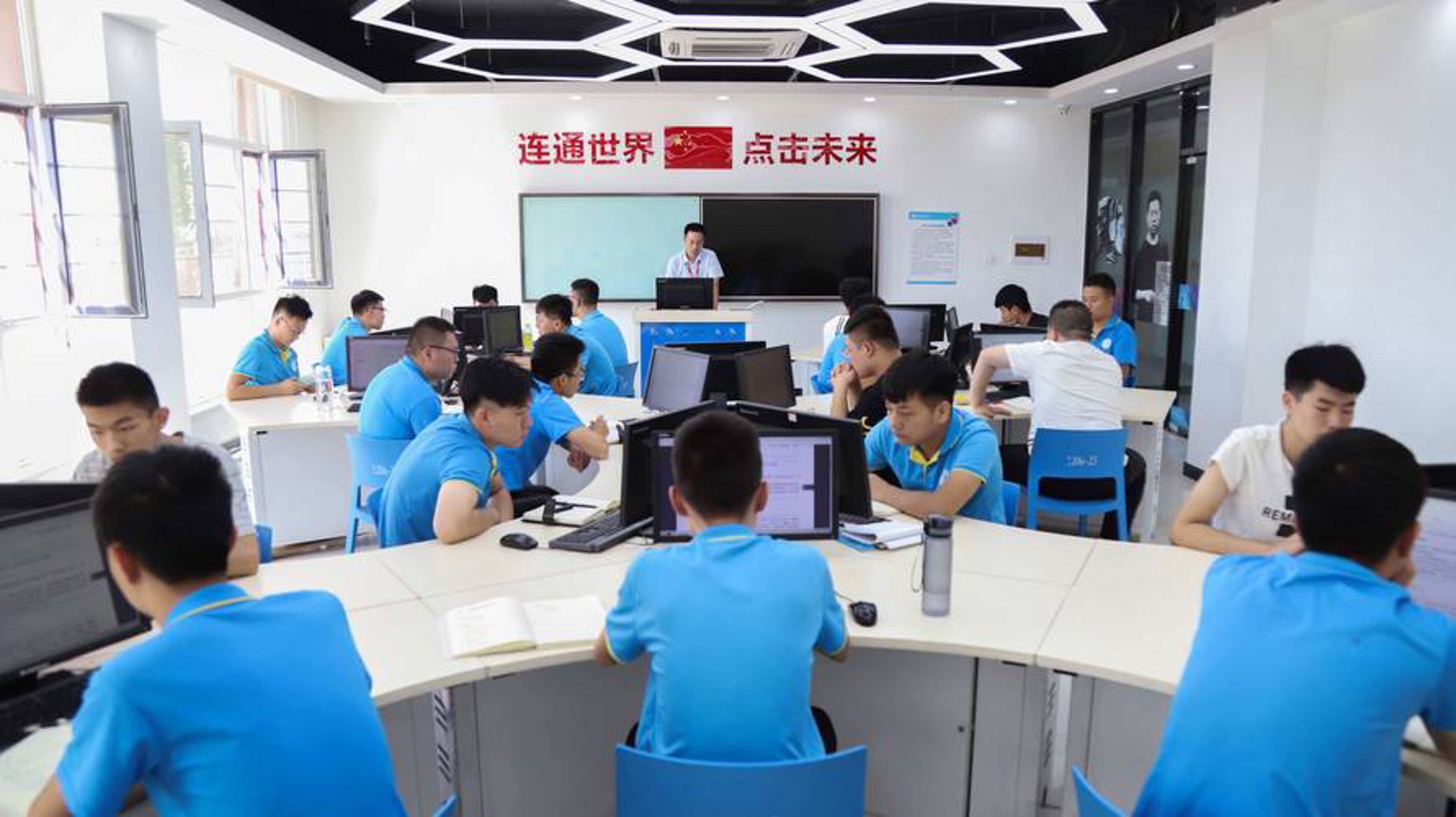 卓鹿科技